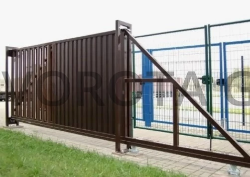 Механические откатные ворота коричневого цвета 2500х4500
