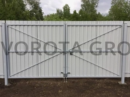 Распашные ворота из профнастила Doorhan белые 2900х1800